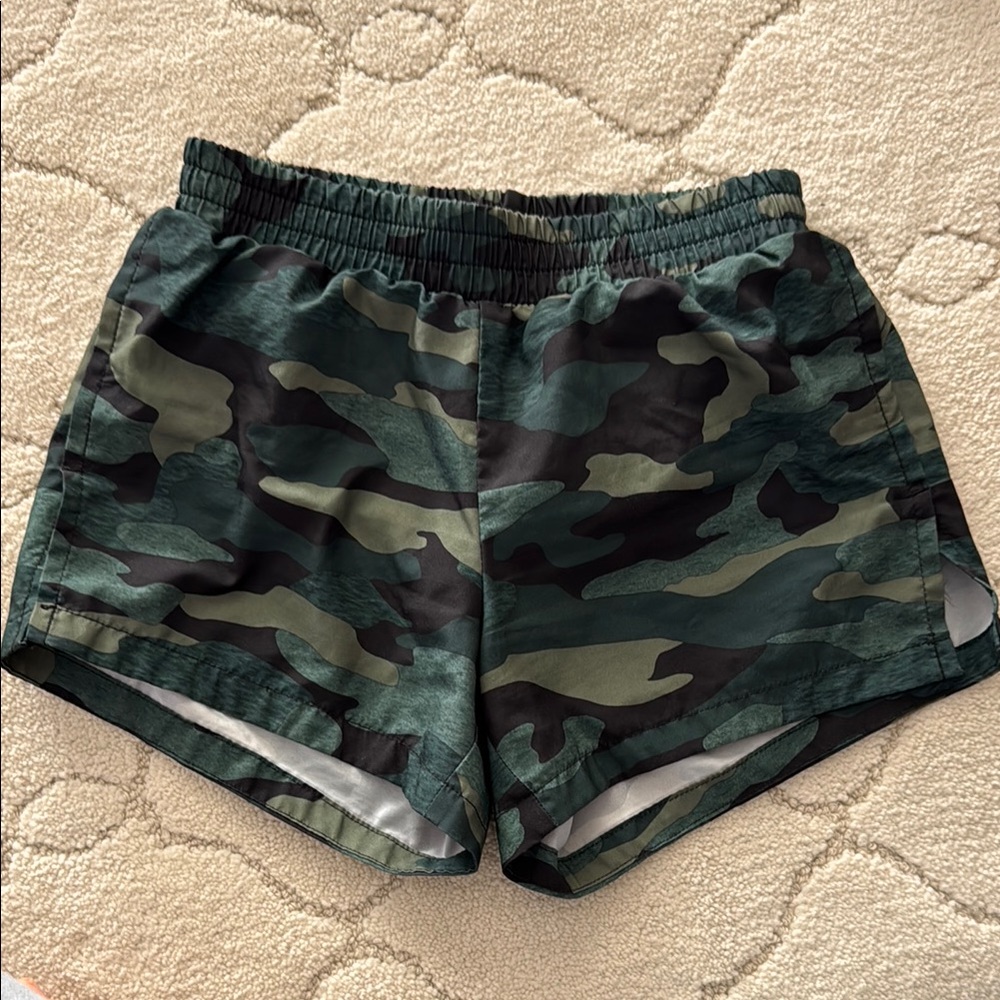 Old navy girls athletic shorts —camo